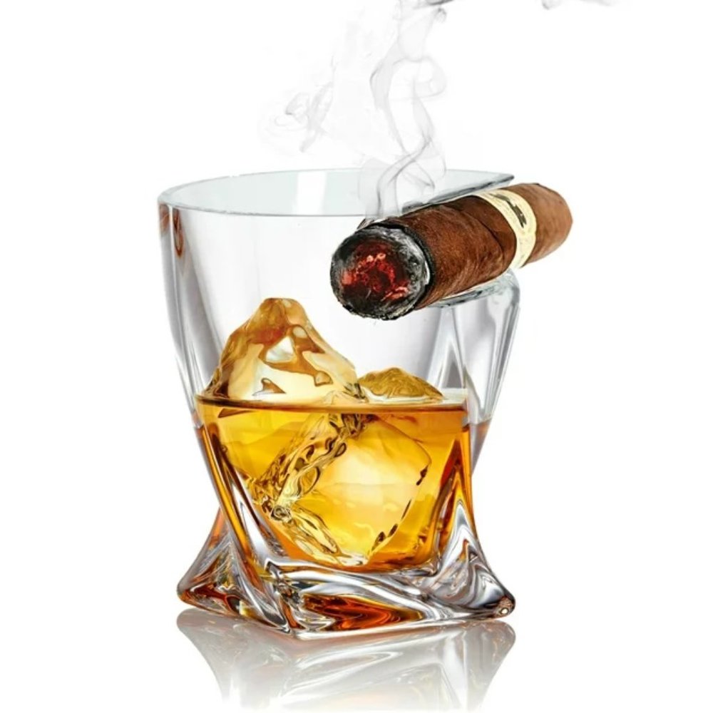 Bezrat Men's Twist Old Fashioned Whiskey Tumbler with Side Mounted Cigar Holder